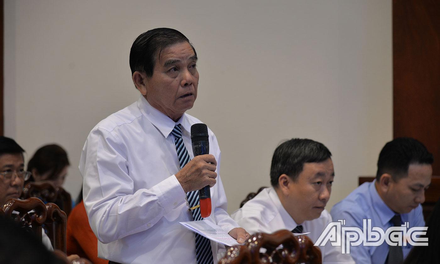 Đại biểu Lương Quốc Thọ phát biểu tại hội trường.