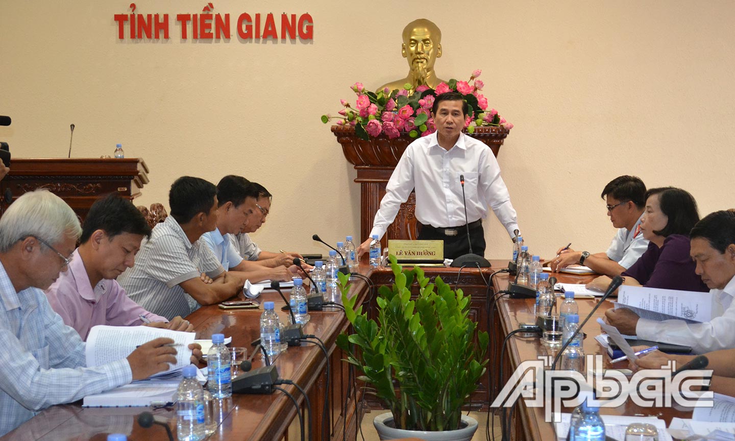 Đồng chí Lê Văn Hưởng chỉ đạo việc thực hiện giải tỏa, đền bù Dự án xây dựng cầu Mỹ Thuận 2.