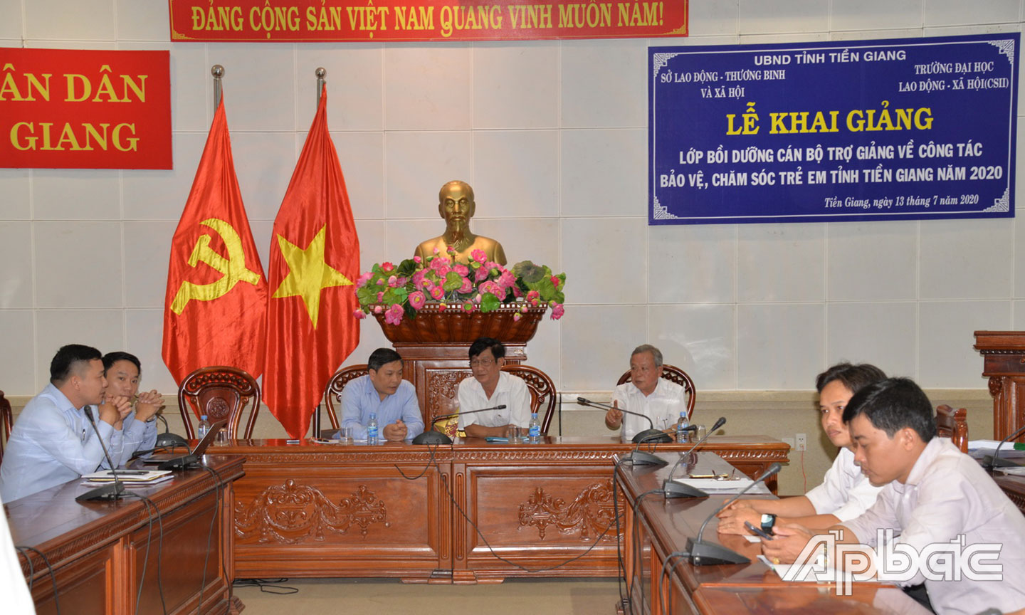 Đồng chí Phạm Minh Trí, Giám đốc Sở LĐ-TB&XH dự lễ khai giảng.