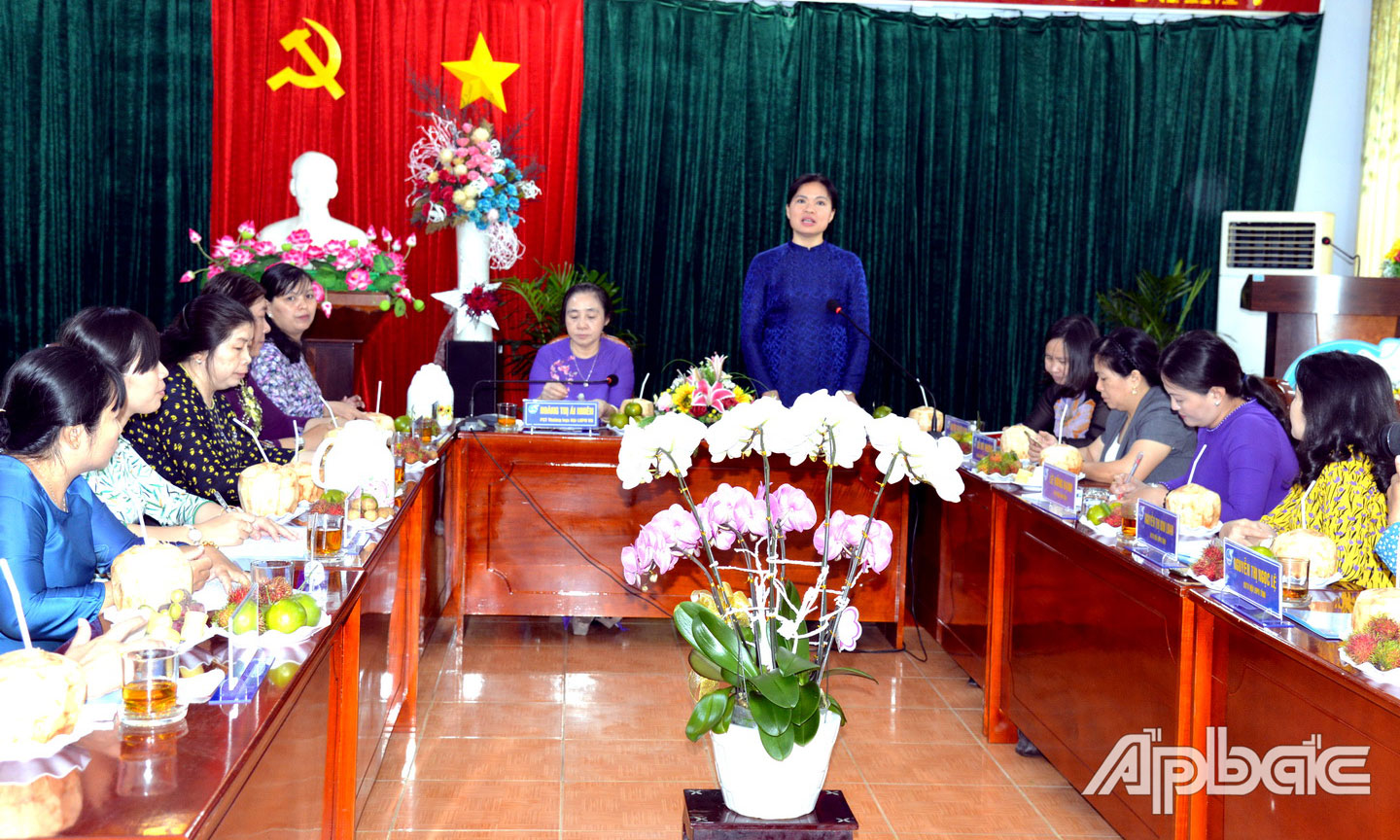 Đồng chí Hà Thị Nga đánh giá cao những kết quả mà các cấp hội phụ nữ Tiền Giang đạt được trong thời gian qua.