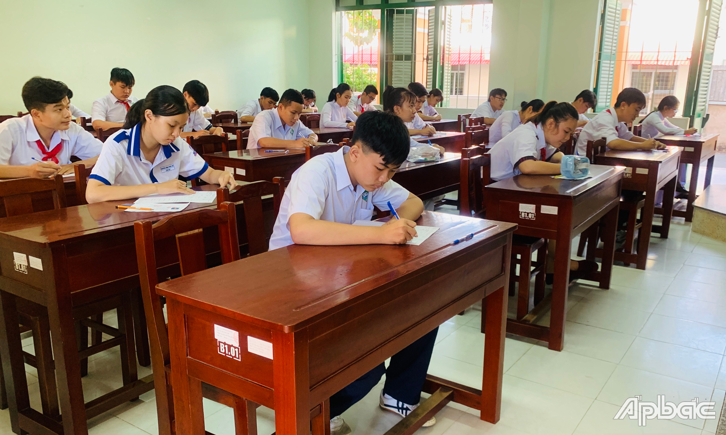 Thí sinh dự thi vào Trường THPT Nguyễn Đình Chiểu. 