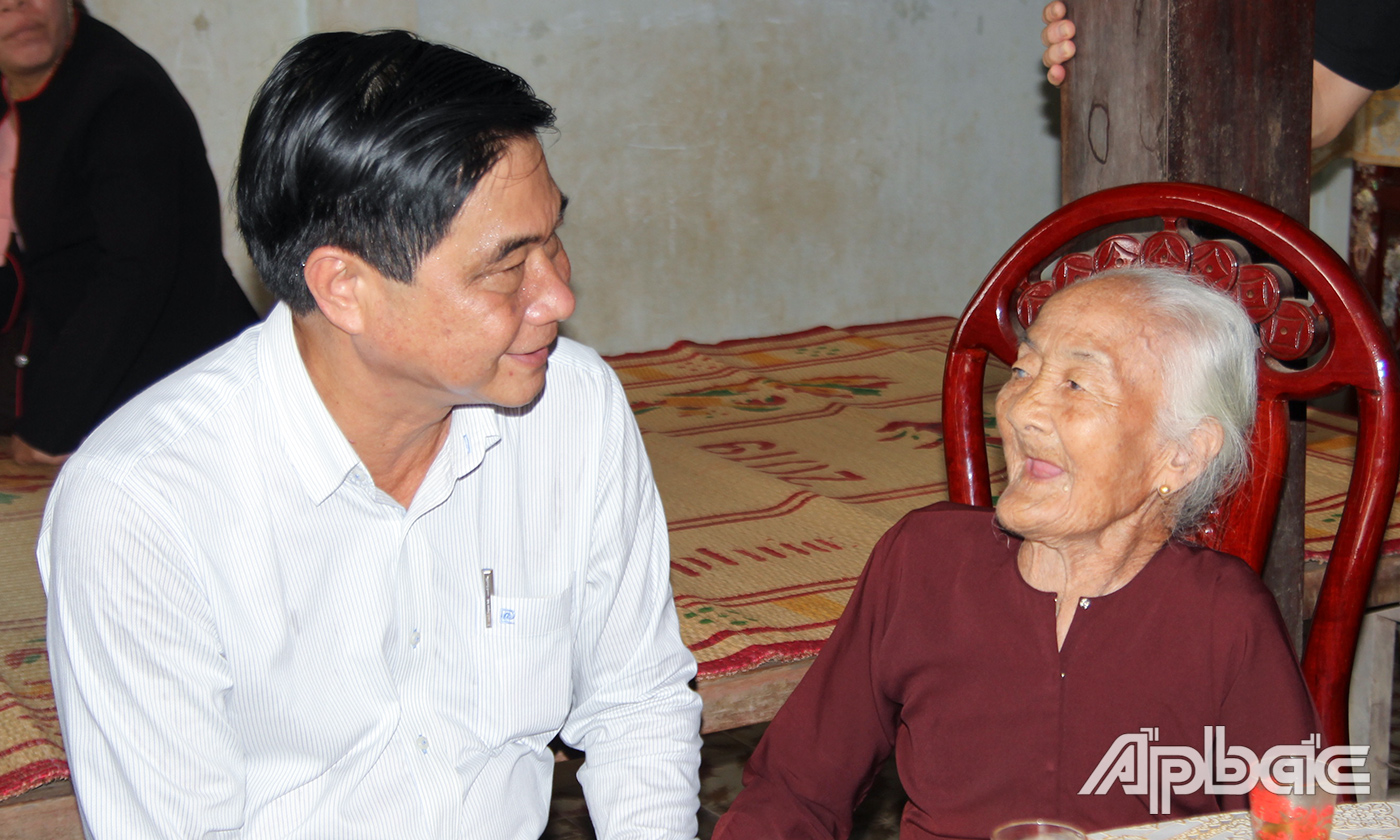 Bà mẹ Việt Nam Anh hùng Võ Thị Thảnh.