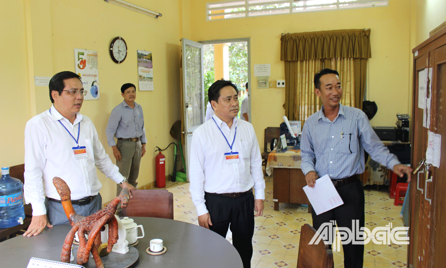 Đoàn đến kiểm tra tại Trường THPT Tứ Kiệt, TX. Cai Lậy. 