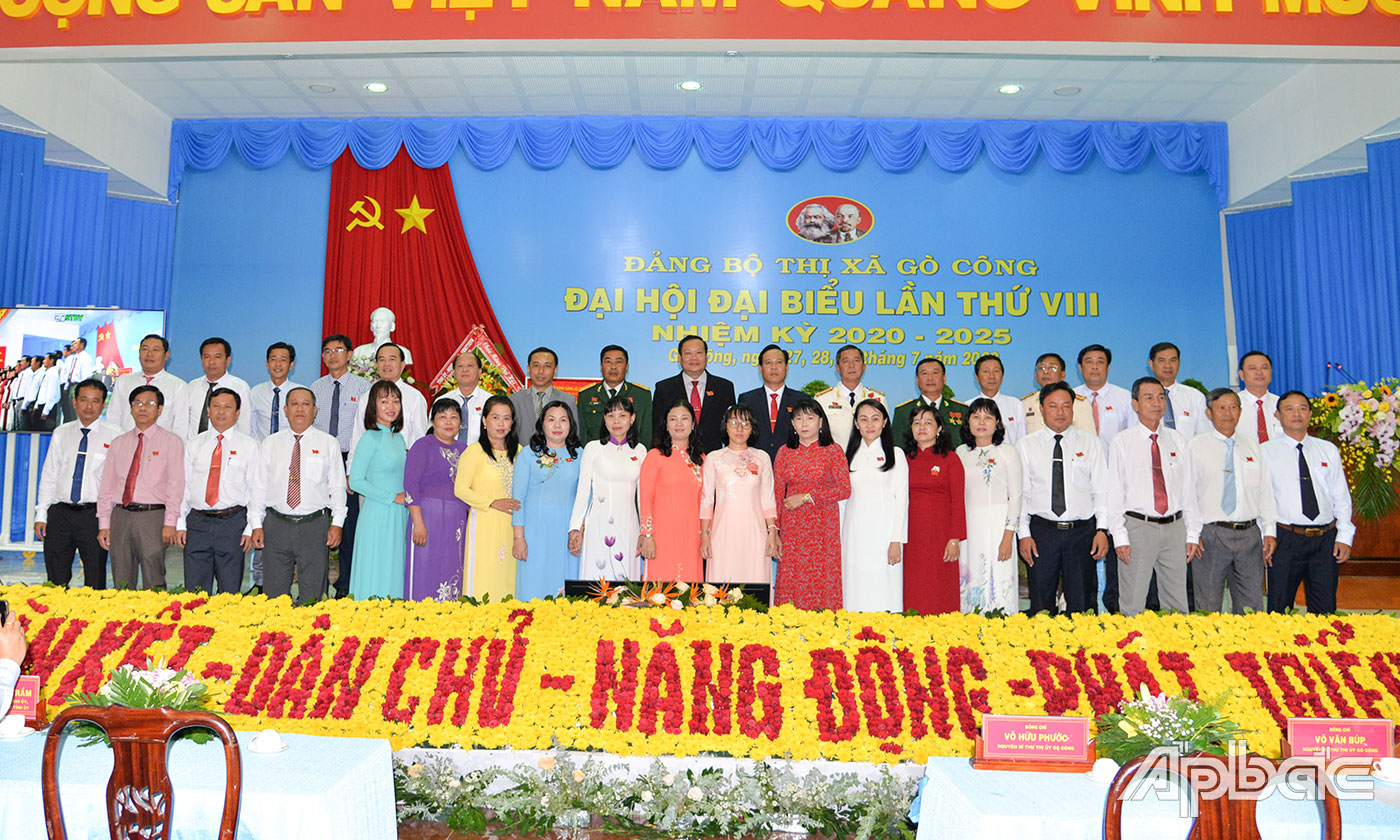 Ban Chấp hành Đảng bộ TX. Gò Công ra mắt Đại hội.