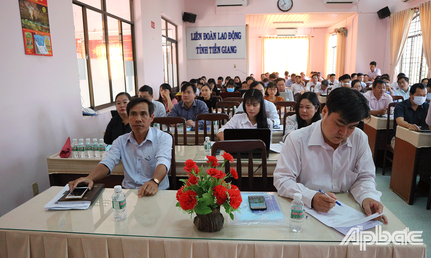 Có gần 100 học viên tham gia lớp tập huấn