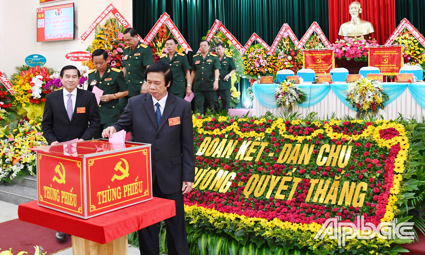 Đại hội bỏ phiếu bầu Ban Chấp hành Đảng bộ Quân sự tỉnh nhiệm kỳ 2020 - 2025.