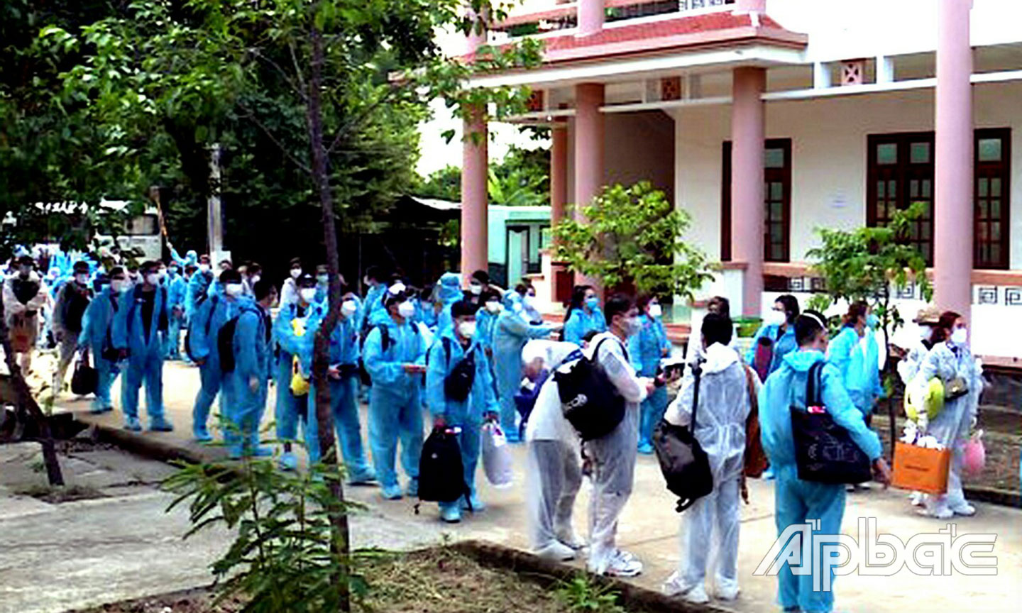 Các công dân về từ Singapore được tiếp nhận cách ly y tế tại tỉnh Tiền Giang.
