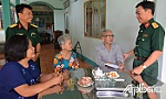 Thăm, tặng quà 5 gia đình cán bộ quân đội nghỉ hưu