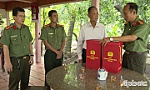 Thăm, tặng quà nhân Ngày truyền thống Lực lượng vũ trang tỉnh