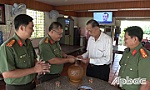 Công an Tiền Giang: Thăm, tặng quà cán bộ lão thành cách mạng
