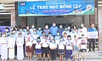 Trao 130 suất học bổng cho học sinh có hoàn cảnh khó khăn