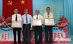 Trao tặng Huy hiệu Đảng cho đảng viên cao niên xã Long Tiên