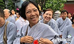Vu Lan đến thương người cài hoa trắng...