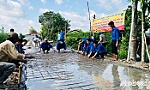 Đoàn viên, thanh niên TX. Cai Lậy tham gia làm đường giao thông nông thôn