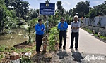 Gắn biển công trình chào mừng Đại hội thi đua yêu nước công nhân, viên chức, lao động