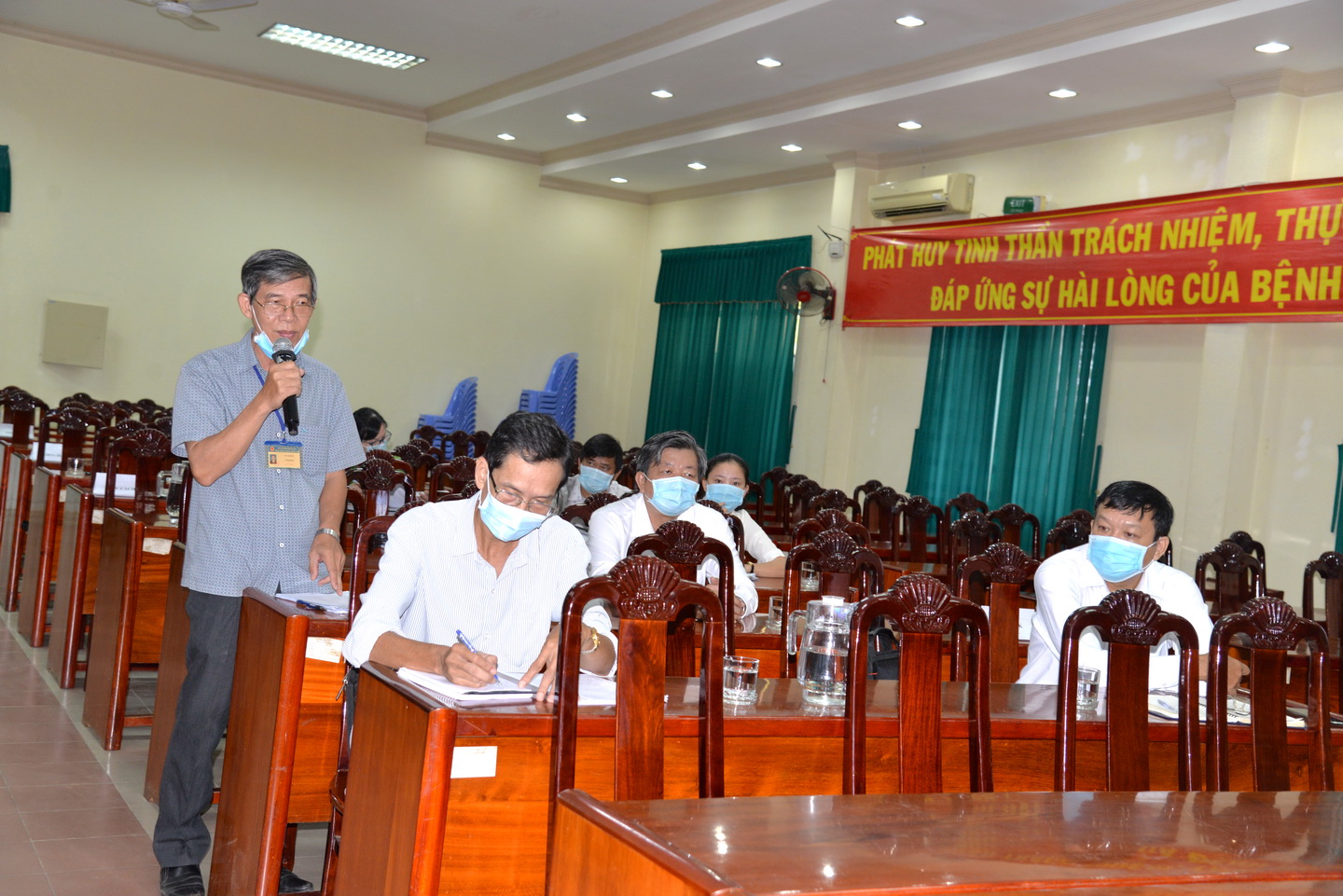 BS Võ Văn Hùng, Trưởng Phòng Kế hoạch tổng hợp Bệnh viện Đa khoa trung tâm Tiền Giang cho biết thời gian gần đây nhiều người dân trở về từ Đà Nẵng đã hoang mang tìm đến bệnh viện yêu cầu được xét nghiệm Covid-19