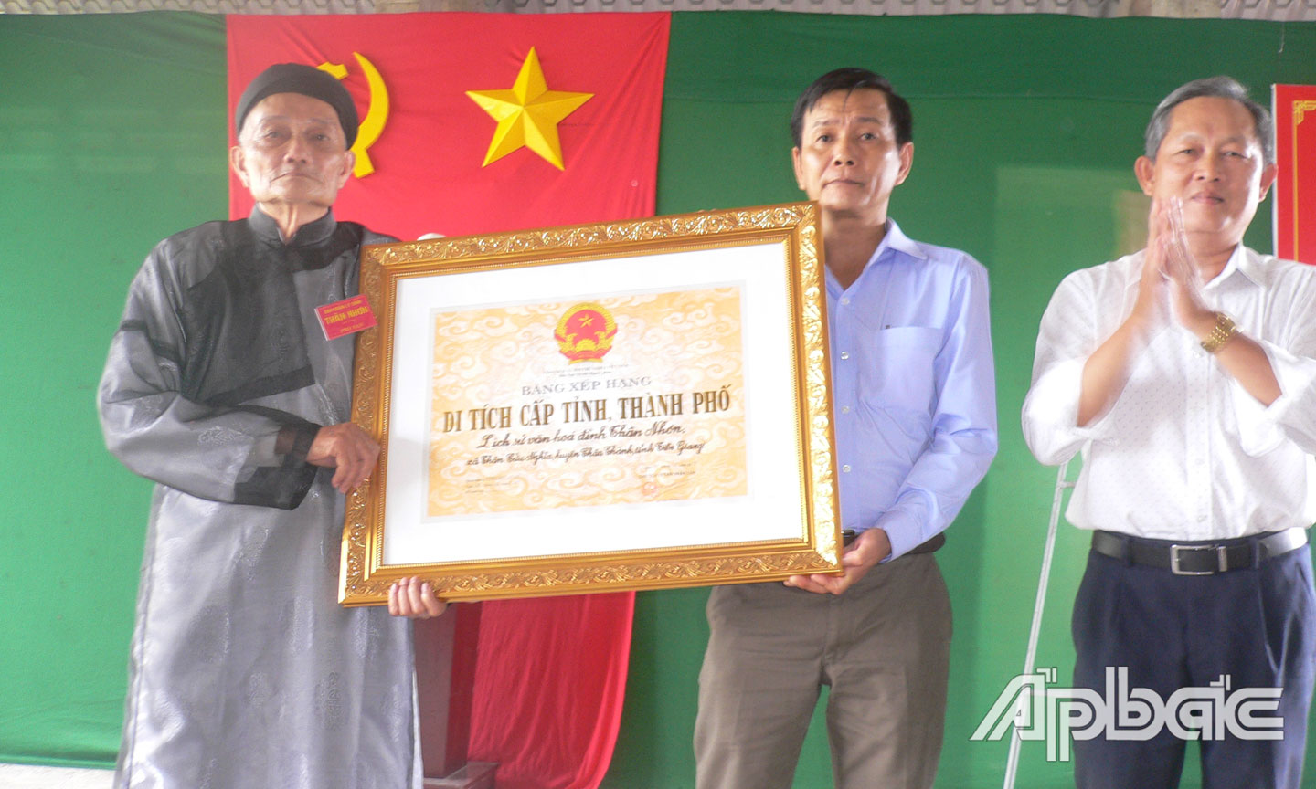 Quang cảnh buổi đón nhận Bằng Di tích lịch sử văn hóa cấp tỉnh.