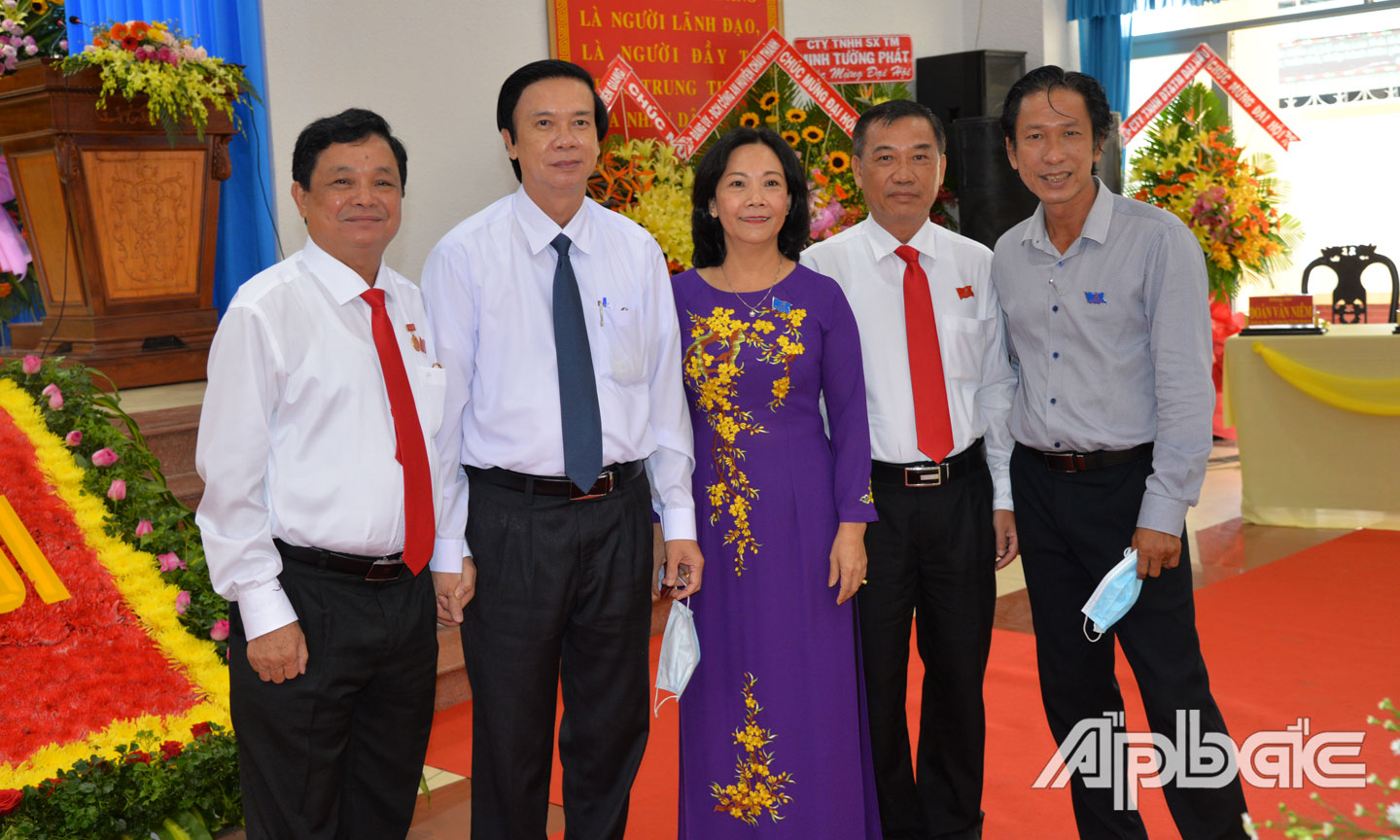 Đại biểu chụp ảnh lưu niệm tại Đại hội.