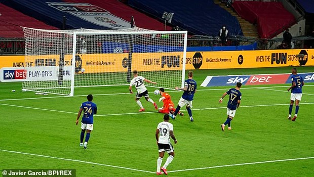 Joe Bryan ghi bàn nâng tỷ số lên 2-0, quyết định số phận trận đấu.