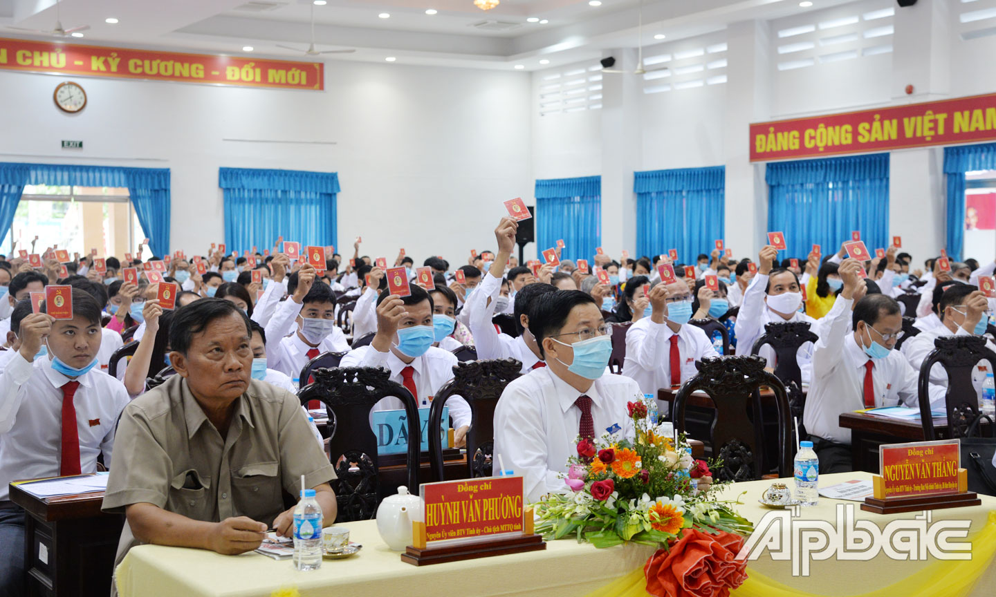 Đại hội biểu quyết thống nhất thông qua Nghị quyết Đại hội