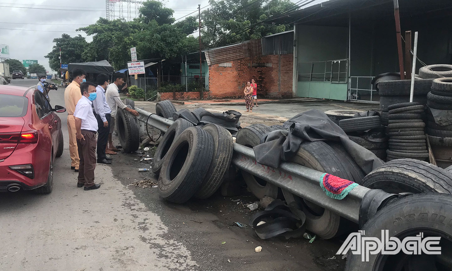 Đoàn liên ngành yêu cầu người dân di dời 