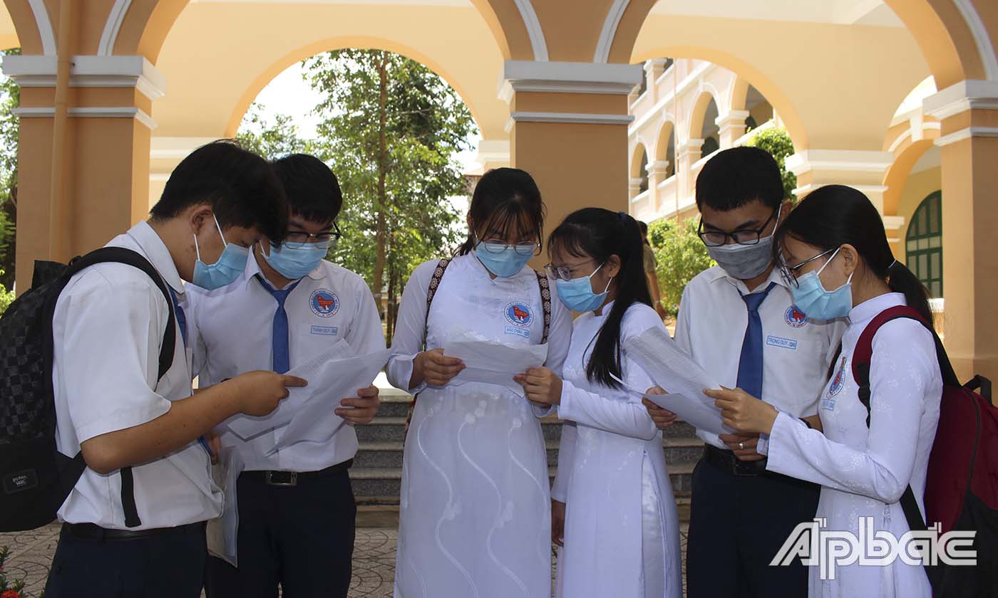 Thí sinh phấn khởi vì làm được bài. 