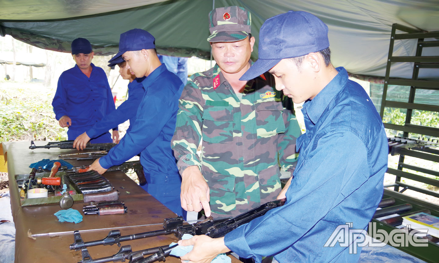 Thường xuyên thực hiện tốt công tác bảo quản, lau chùi vũ khí trang bị kỹ thuật.  