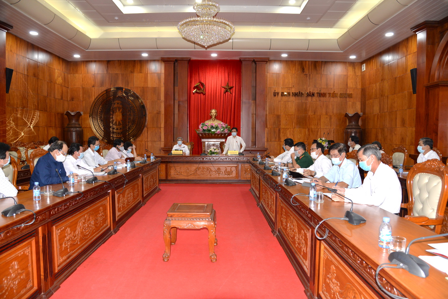 Quang cảnh cuộc họp