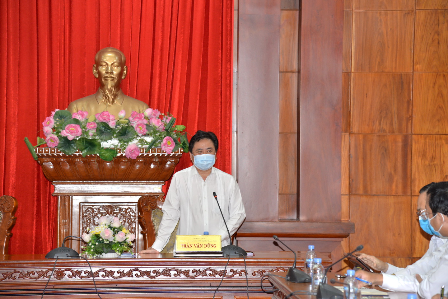 - Đồng chí Trần Văn Dũng lưu ý những nhiệm vụ cần tập trung thực hiện trong thời gian tới để vừa phòng chống Covid-19 vừa sản xuất, kinh doanh hiệu quả