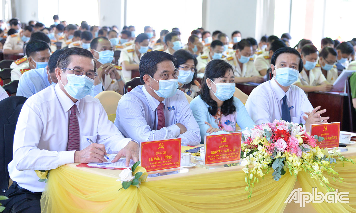 Lãnh đạo Trung ương (ảnh trên) và lãnh đạo tỉnh Tiền Giang dự Đại hội.