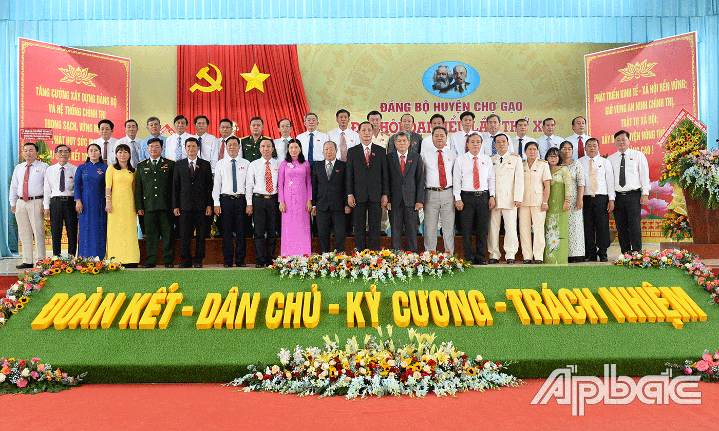 Ban chấp hành Đảng bộ huyện Chợ Gạo nhiệm kỳ 2020-2025 ra mắt trước Đại hội.