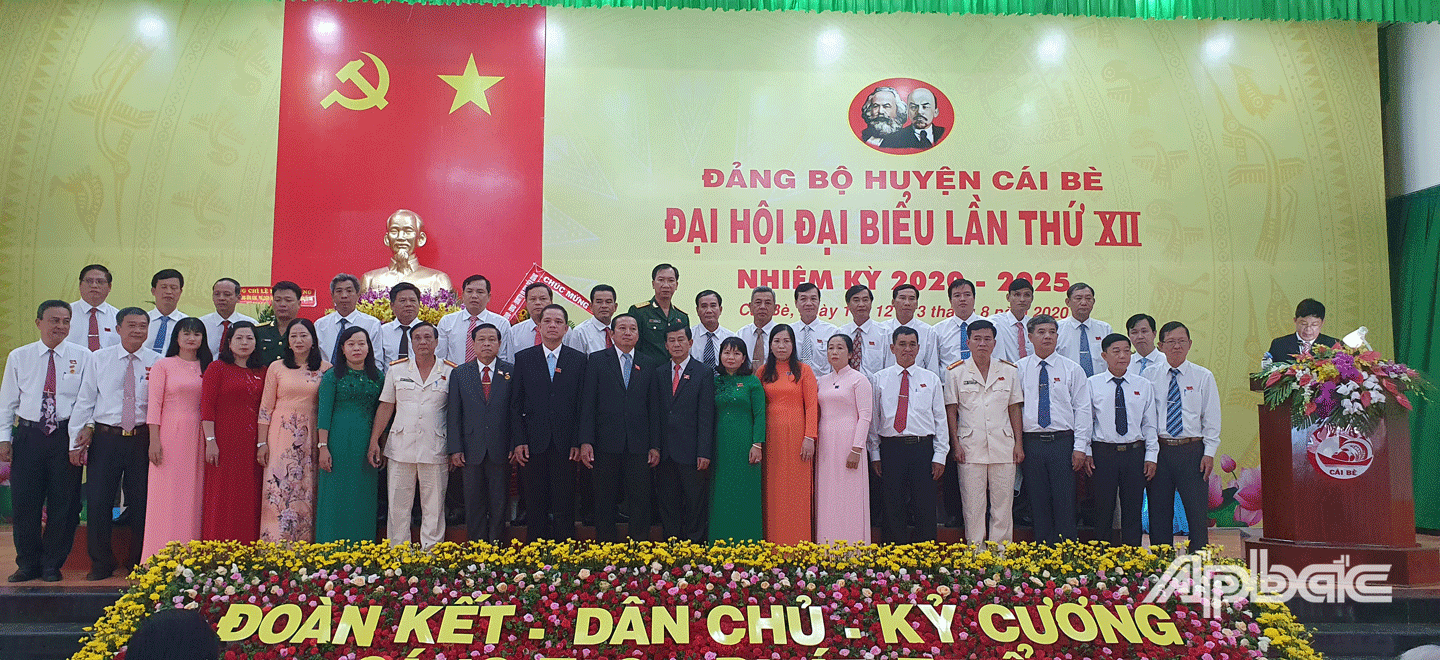 Ban Chấp hành Đảng bộ huyện Cái Bè kháo mới ra mắt trước Đại hội. 