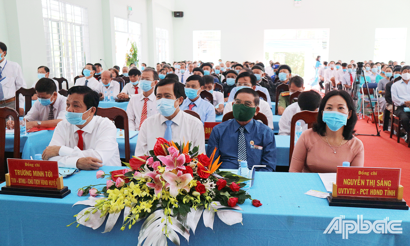 Quang cảnh lễ ra mắt xã Thân Cửu Nghĩa đạt chuẩn nông thôn mới