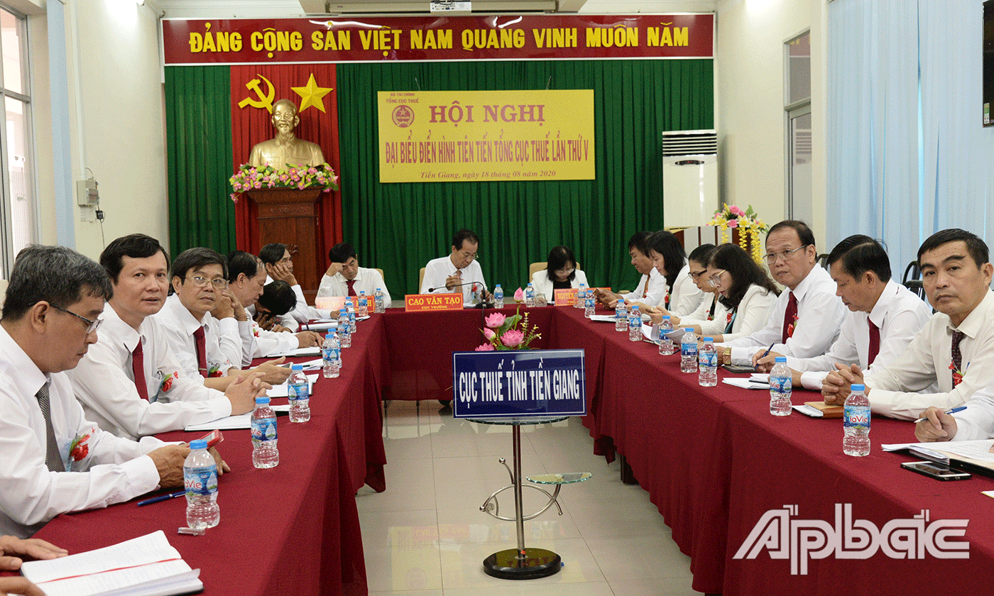 Tại điểm cầu Tiền Giang.