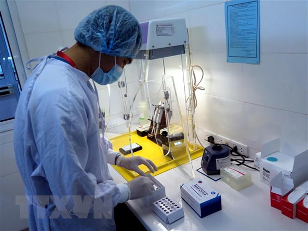 Bộ sinh phẩm phát hiện SARS-CoV-2 virus bằng kỹ thuật Realtime PCR của tỉnh Thái Nguyên được triển khai kiểm nghiệm tại Khoa Miễn dịch di truyền phân tử, Bệnh viện Trung ương Thái Nguyên. (Ảnh: Thu Hằng/TTXVN)