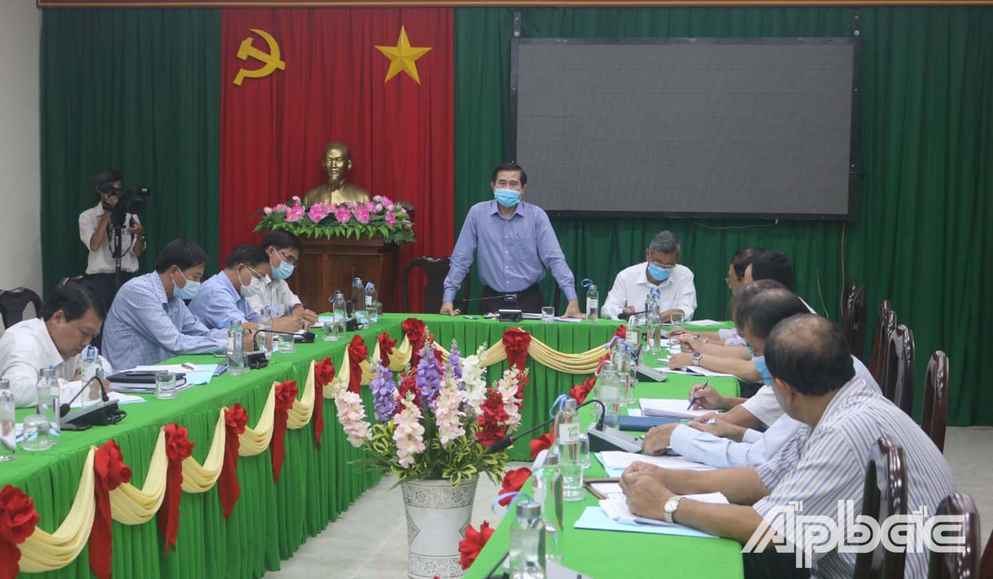 Đồng chí Lê Văn Hưởng phát biểu tại buổi làm việc.