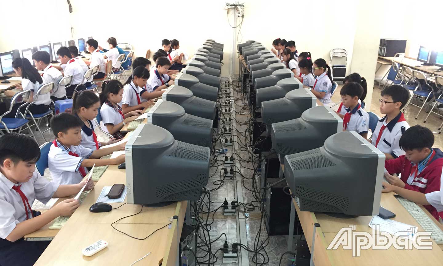 Nâng cao chất lượng giáo dục và đào tạo là một trong những nhiệm vụ hàng đầu trong thời gian qua. Ảnh: Hội thi tin học trẻ cấp tỉnh năm 2019.             	                                                  Ảnh: tHẢO PHƯƠNG