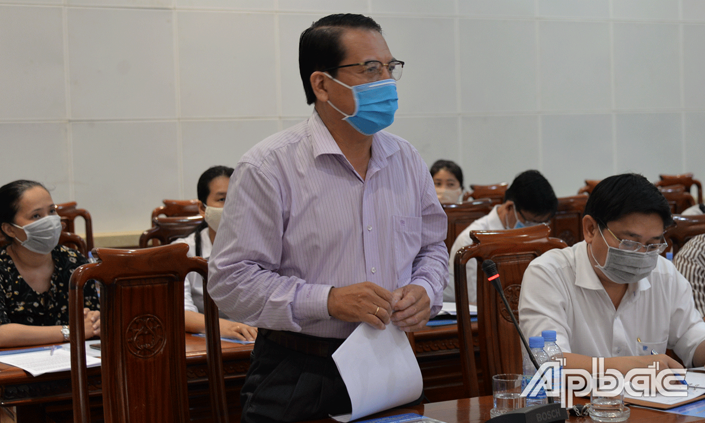 Đại biểu phát biểu ý kiến tại hội nghị.