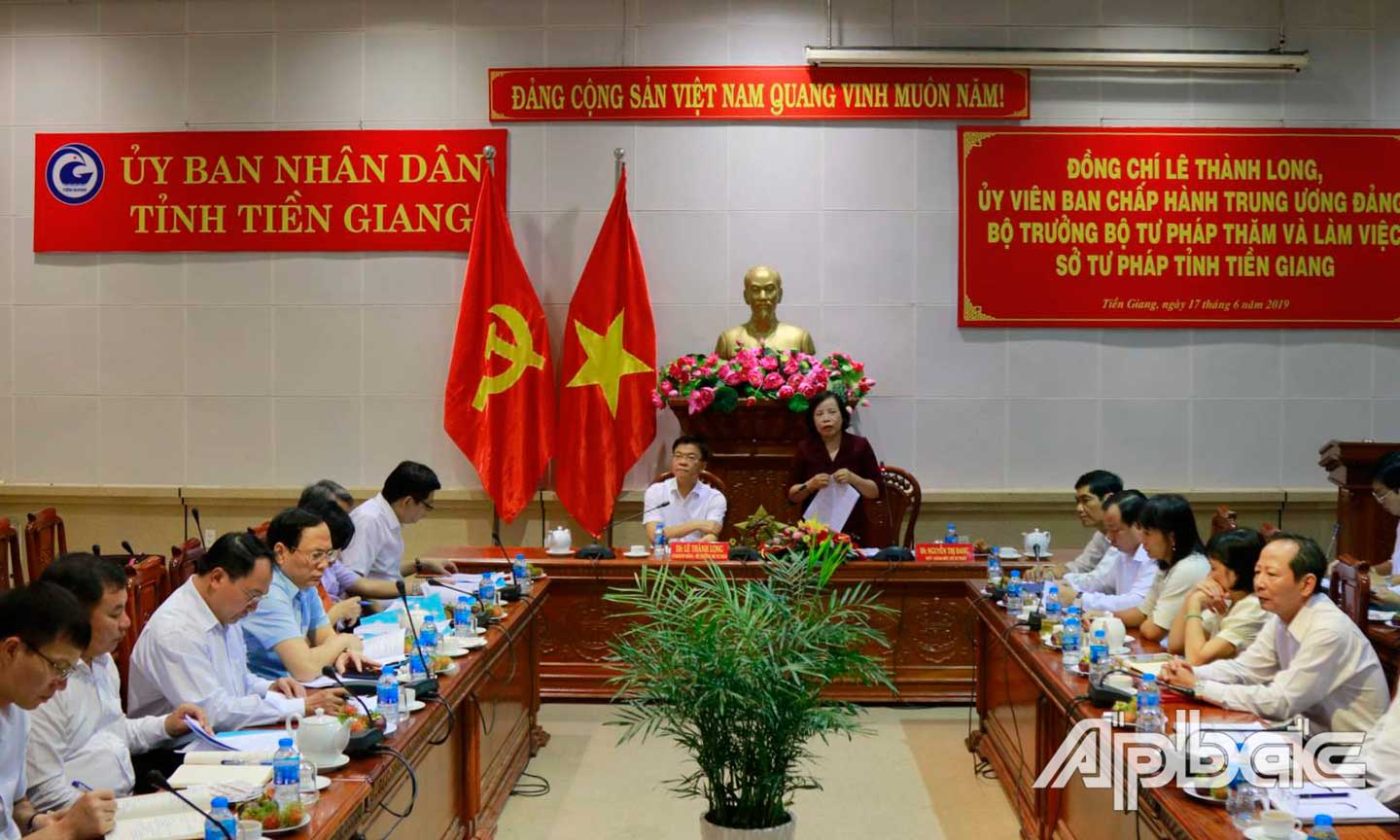Đồng chí Lê Thành Long, Ủy viên Ban Chấp hành Trung ương Đảng, Bộ trưởng Bộ Tư pháp thăm và làm việc  với Sở Tư pháp tỉnh Tiền Giang vào tháng 6-2019.