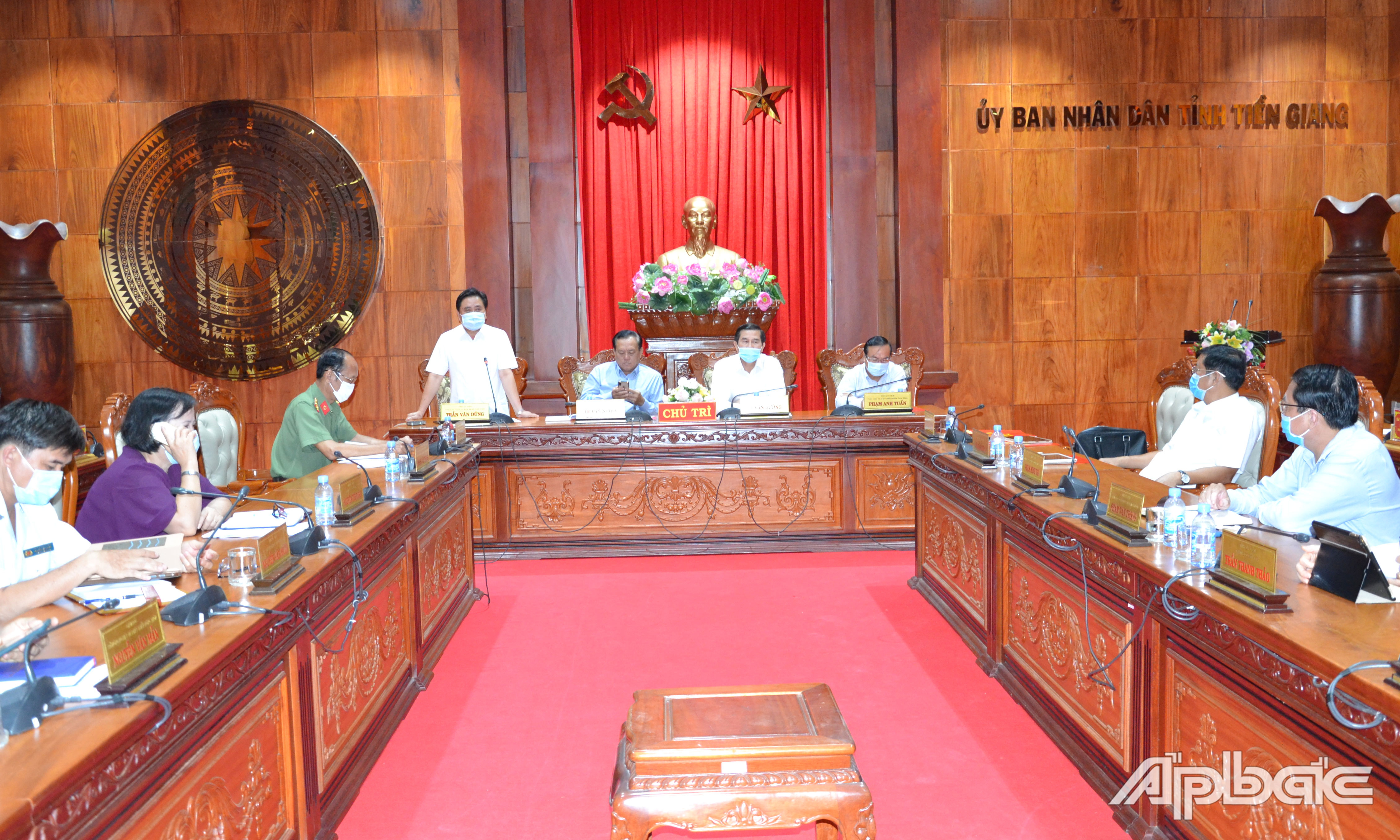 Quang cảnh phiên họp.