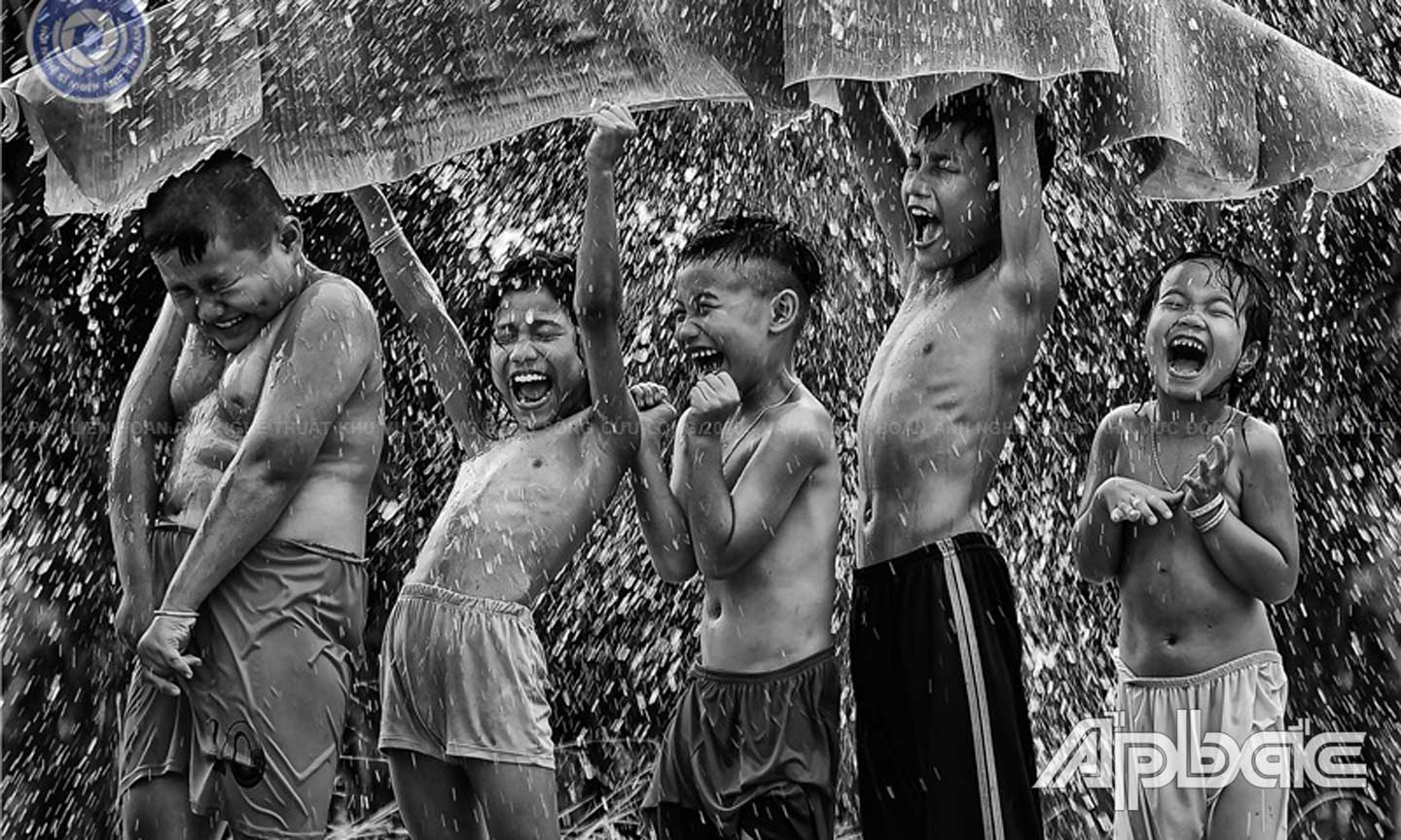 “Giữ mãi những nụ cười” của tác giả Lê Thạch Duy Hải.