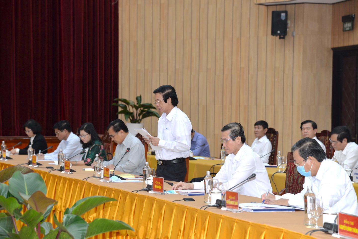 Các đồng chí Thường trực Tỉnh ủy Tiền Giang tham dự hội nghị và tiếp thu ý kiến đóng góp của các đồng chí Ủy viên Bộ Chính trị cùng với  lãnh đạo các bộ, ngành trung ương