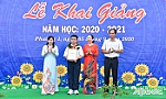 Đồng chí Châu Thị Mỹ Phương dự khai giảng Trường THCS Xuân Diệu