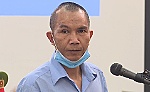 Bị cáo Lê Đình Chức chắp tay, cúi đầu xin lỗi gia đình bị hại