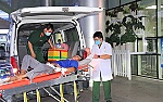 Dùng trực thăng đưa một ngư dân từ Trường Sa về đất liền cấp cứu