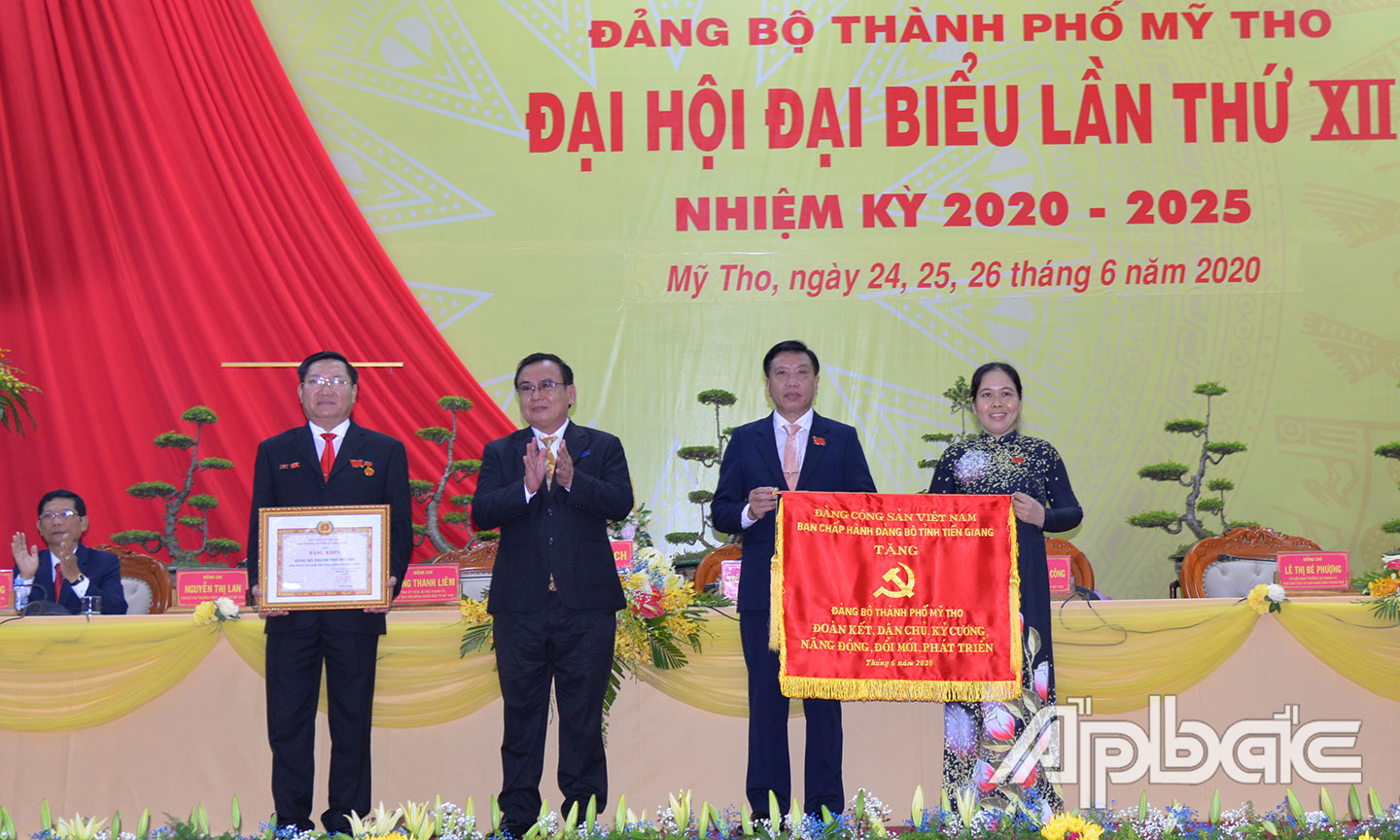  Đảng bộ TP. Mỹ Tho vinh dự được Tỉnh ủy tặng Bằng khen với thành tích đạt được trong lãnh đạo xây dựng và phát triển thành phố giai đoạn 2015 - 2020. 