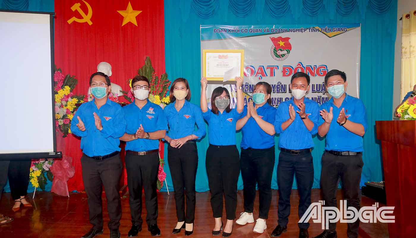 Đội Cụm đoàn 3 đoạt hạng Nhất.