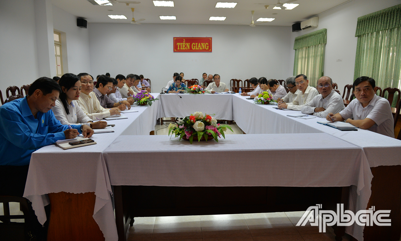 Tại điểm cầu Tiền Giang.