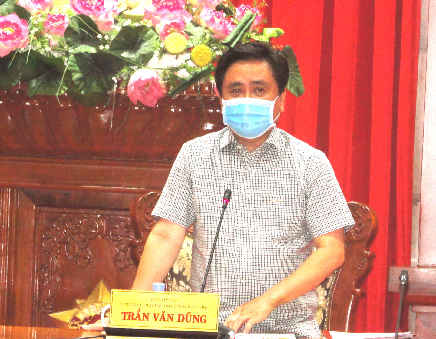 Đồng chí Trần Văn Dũng lưu ý những nhiệm vụ cần tập trung thực hiện trong thời gian tới để vừa phòng chống Covid-19 vừa sản xuất, kinh doanh hiệu quả