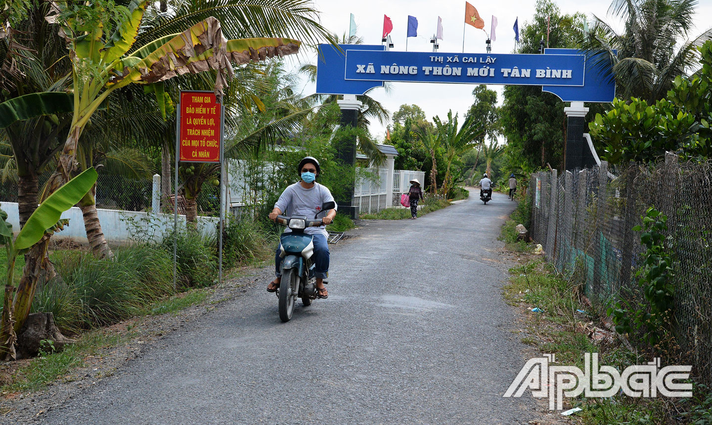 Nhiều tuyến đường giao thông nông thôn xã Tân Bình được nâng cấp, mở rộng khang trang. 	Ảnh: GIA TUỆ